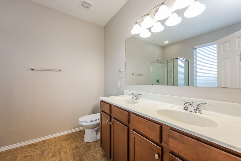 1,815/Mo, 11931 Dove Rnch San Antonio, TX 78254 Main Bathroom View