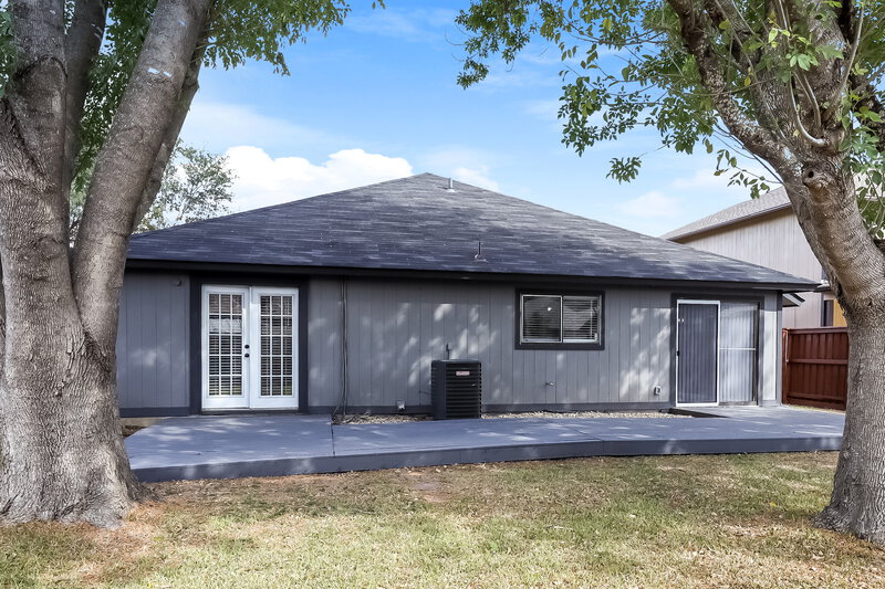 1,820/Mo, 1507 Perryton San Antonio, TX 78251 Rear View