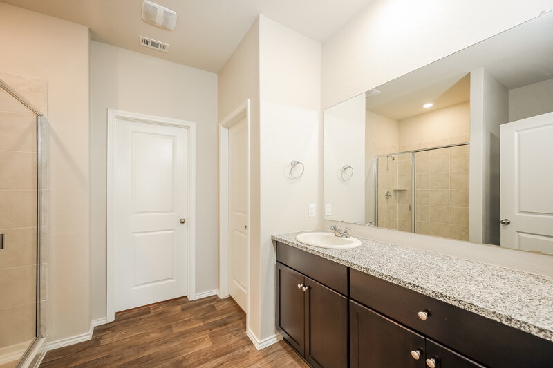 1,930/Mo, 4241 Fort Palmer Blvd Saint Hedwig, TX 78152 Main Bathroom View