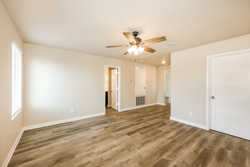 1,950/Mo, 8230 Broussard San Antonio, TX 78253 Family Room View