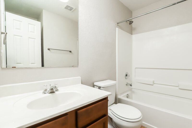 1,445/Mo, 11911 Pure Silver San Antonio, TX 78254 Bathroom View 2