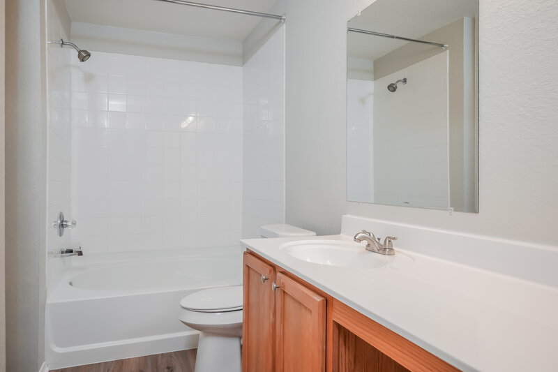 2,235/Mo, 11012 Dublin Pl San Antonio, TX 78254 Main Bathroom View