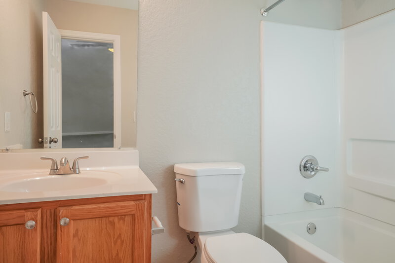 2,235/Mo, 11012 Dublin Pl San Antonio, TX 78254 Bathroom View 2