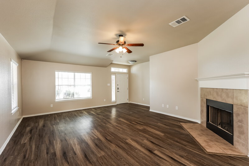 1,950/Mo, 527 Point Spgs San Antonio, TX 78253 Living Room View 2