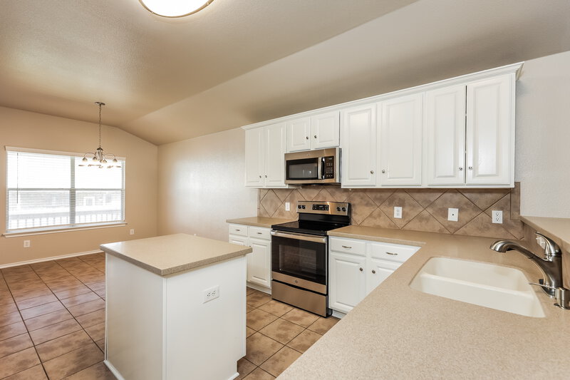 1,950/Mo, 527 Point Spgs San Antonio, TX 78253 Kitchen View