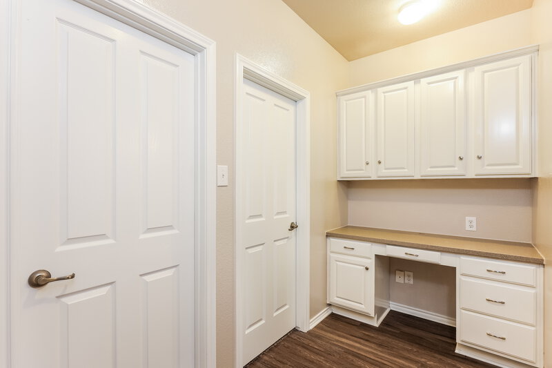 1,950/Mo, 527 Point Spgs San Antonio, TX 78253 Hallway View