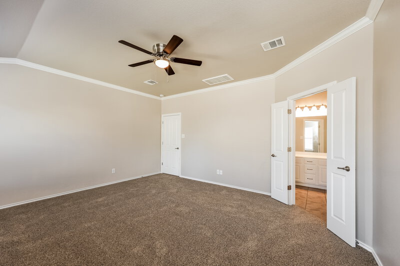 1,950/Mo, 527 Point Spgs San Antonio, TX 78253 Main Bedroom View 2