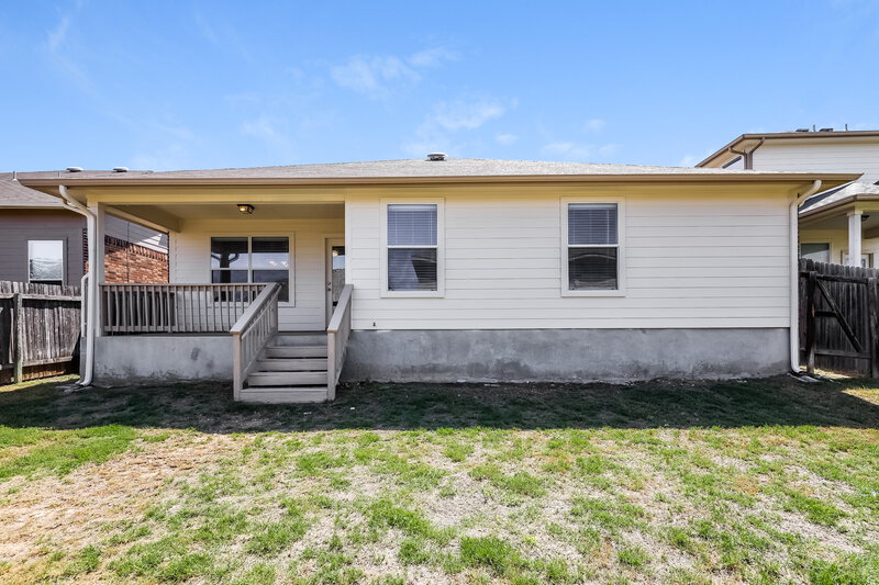 1,950/Mo, 527 Point Spgs San Antonio, TX 78253 Rear View