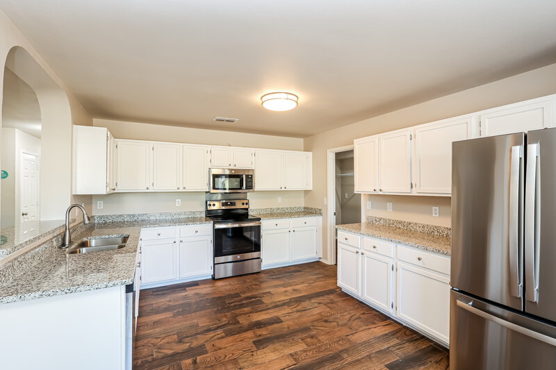 2,640/Mo, 5019 Crestwood Hill Dr San Antonio, TX 78244 Kitchen View 2