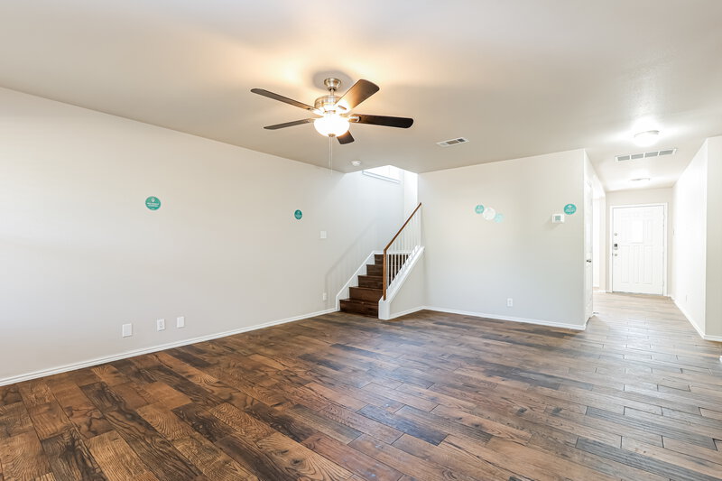 2,640/Mo, 5019 Crestwood Hill Dr San Antonio, TX 78244 Family Room View 2
