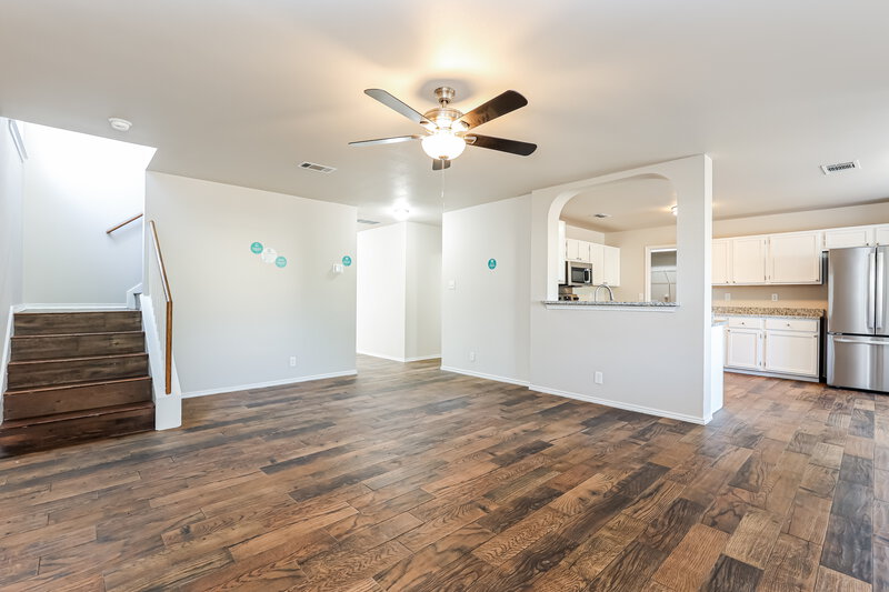 2,640/Mo, 5019 Crestwood Hill Dr San Antonio, TX 78244 Family Room View 3
