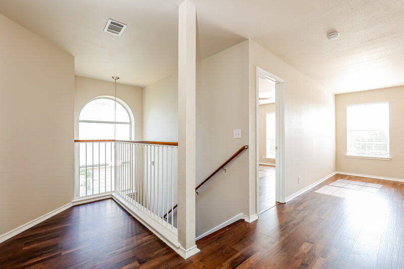 2,640/Mo, 5019 Crestwood Hill Dr San Antonio, TX 78244 Loft View