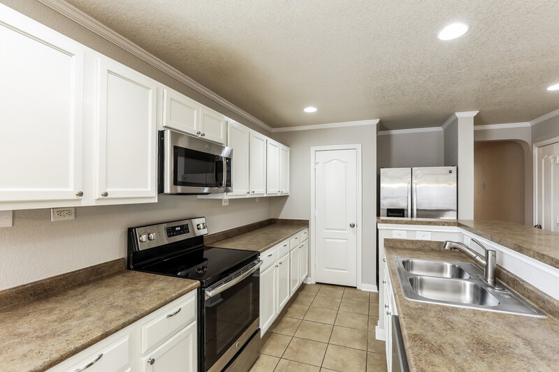 1,900/Mo, 5729 Maxfli Dr Schertz, TX 78108 Kitchen View 3