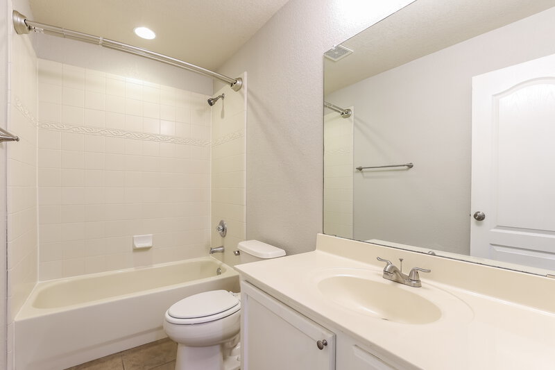 1,900/Mo, 5729 Maxfli Dr Schertz, TX 78108 Bathroom View