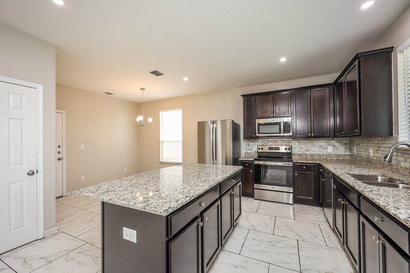 1,580/Mo, 11843 Twin Oaks Path San Antonio, TX 78254 Kitchen View