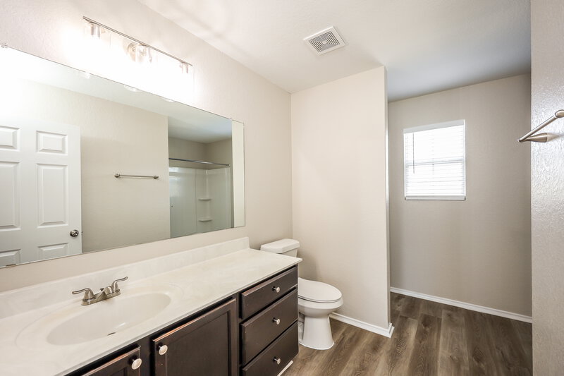 1,580/Mo, 11843 Twin Oaks Path San Antonio, TX 78254 Main Bathroom View