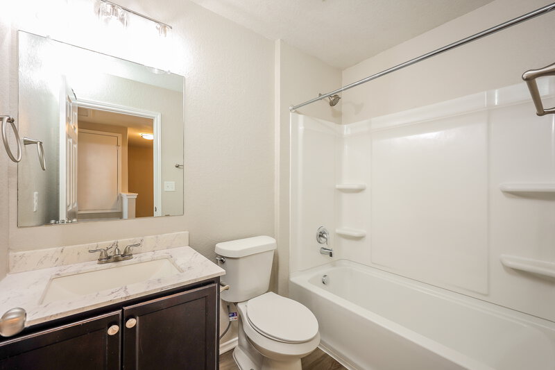 1,580/Mo, 11843 Twin Oaks Path San Antonio, TX 78254 Bathroom View