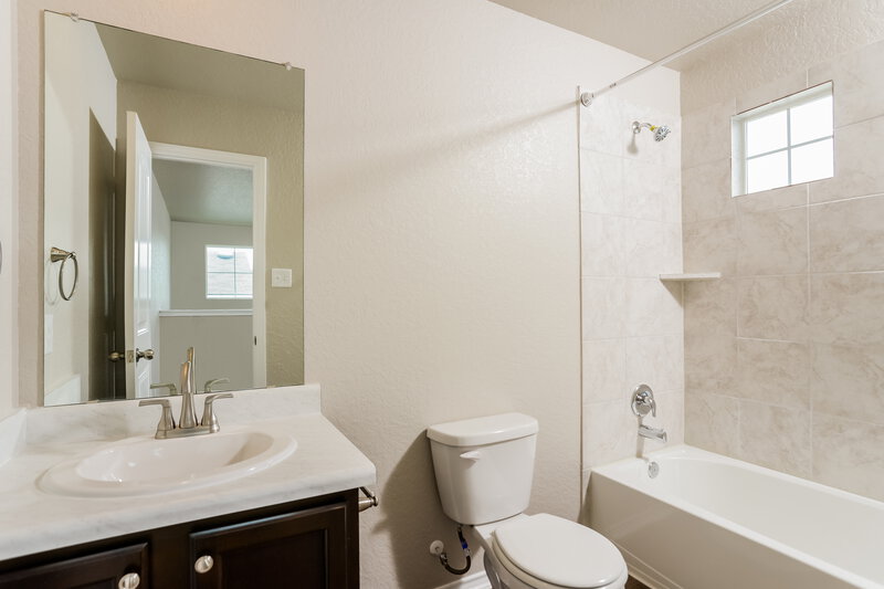 1,740/Mo, 121 Moscovy Duck San Antonio, TX 78253 Bathroom View