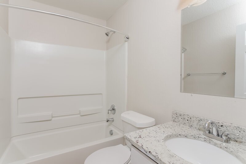 1,595/Mo, 8963 Oakwood Park San Antonio, TX 78254 Main Bathroom View