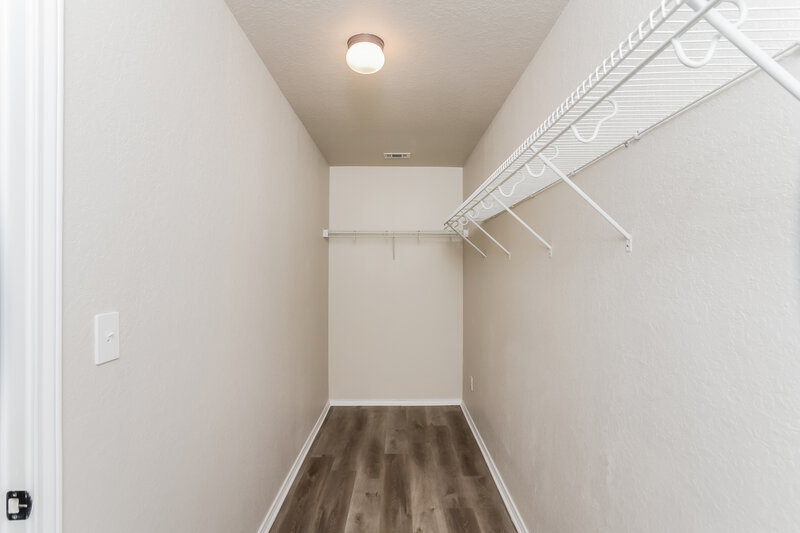 1,595/Mo, 8963 Oakwood Park San Antonio, TX 78254 Walk In Closet View