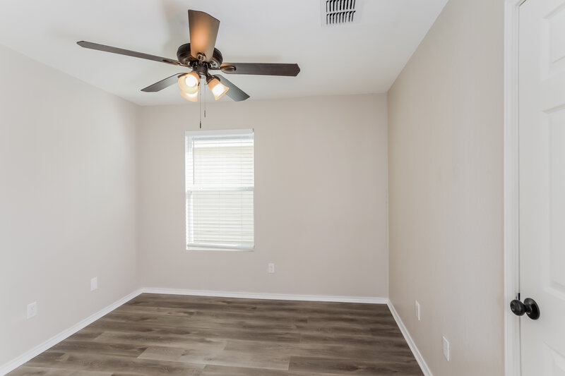 1,595/Mo, 8963 Oakwood Park San Antonio, TX 78254 Bedroom View 3