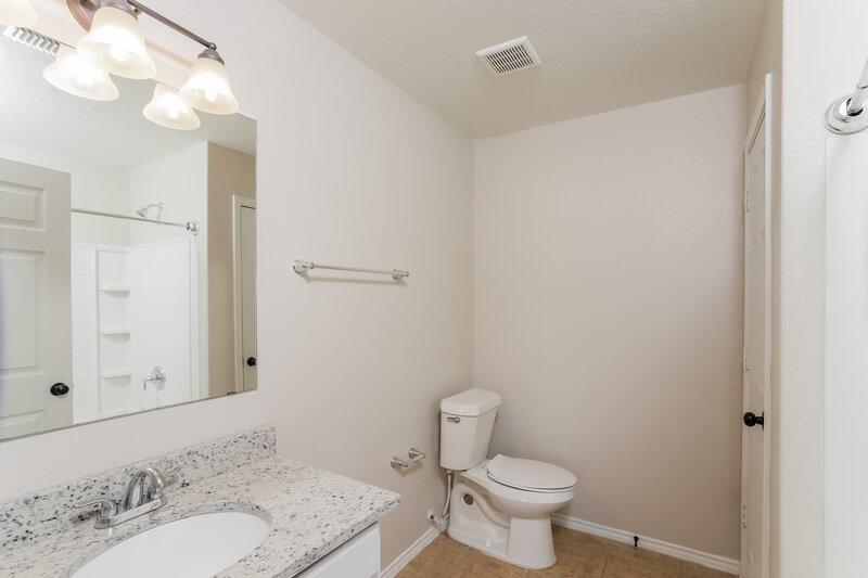 1,595/Mo, 8963 Oakwood Park San Antonio, TX 78254 Bathroom View