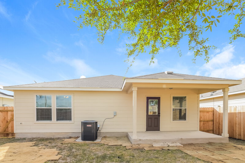 1,595/Mo, 8963 Oakwood Park San Antonio, TX 78254 Rear View