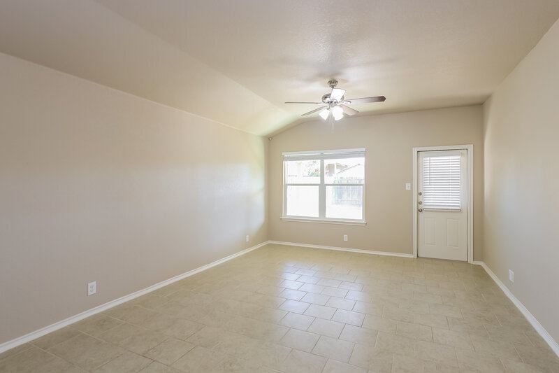 2,060/Mo, 15147 Cinnamon Teal San Antonio, TX 78253 Living Room View