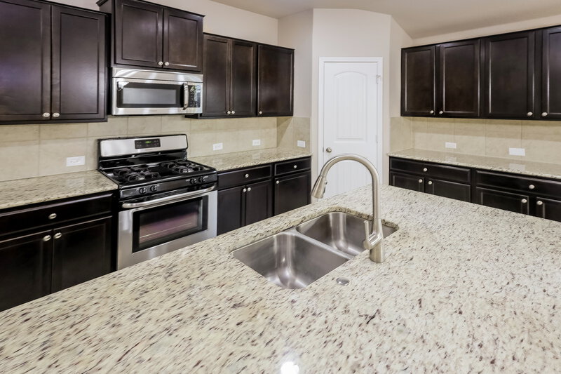 2,060/Mo, 15147 Cinnamon Teal San Antonio, TX 78253 Kitchen View