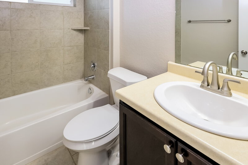 2,060/Mo, 15147 Cinnamon Teal San Antonio, TX 78253 Bathroom View