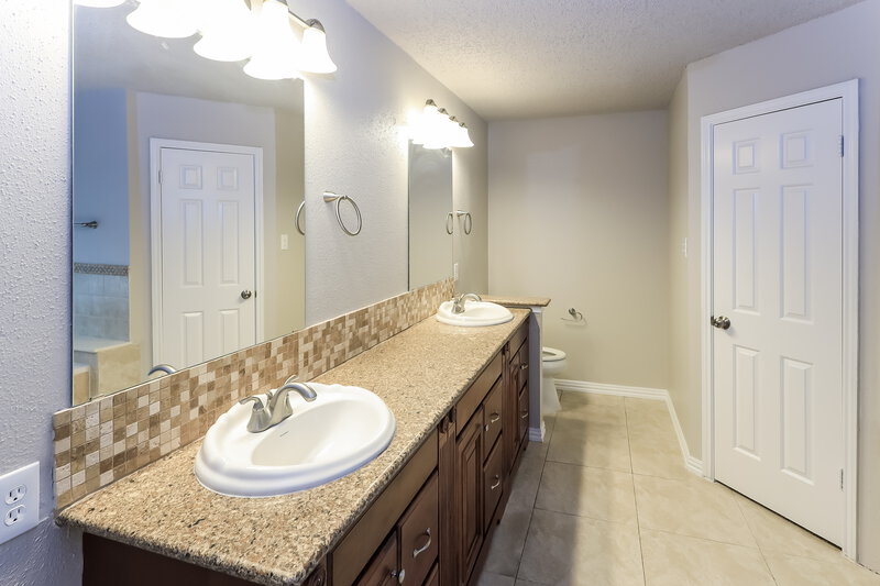 1,755/Mo, 8374 Slippery Rock San Antonio, TX 78251 Bathroom View 2