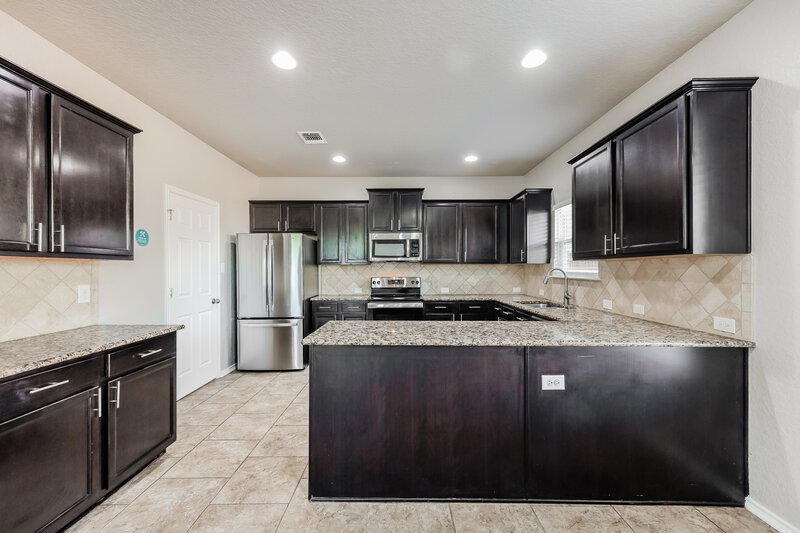 1,685/Mo, 11603 Poppy Sands San Antonio, TX 78245 Kitchen View