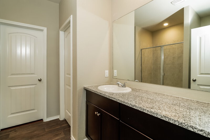 1,565/Mo, 4227 Busbee Flds Saint Hedwig, TX 78152 Main Bathroom View