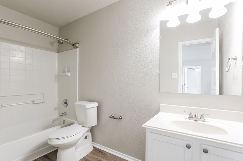 1,730/Mo, 9407 Boatman Pier Converse, TX 78109 Bathroom View 2