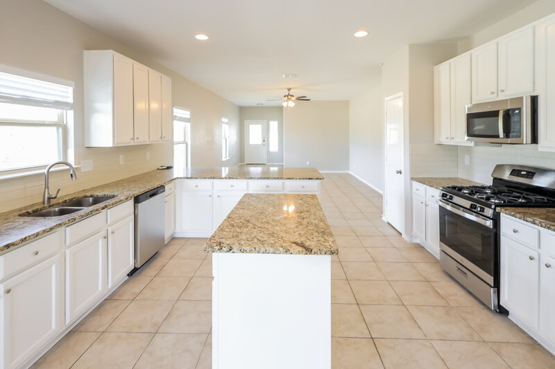 2,300/Mo, 298 Hunters Rnch E San Antonio, TX 78253 Kitchen View