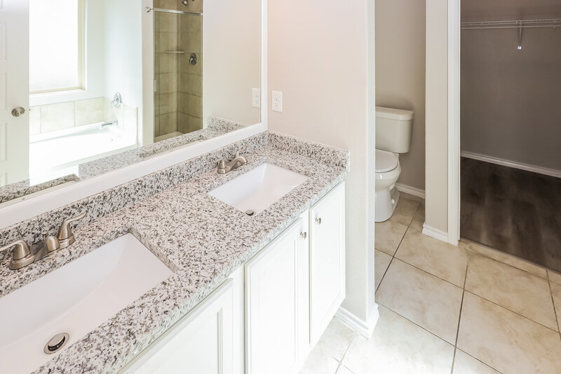 2,300/Mo, 298 Hunters Rnch E San Antonio, TX 78253 Main Bathroom View