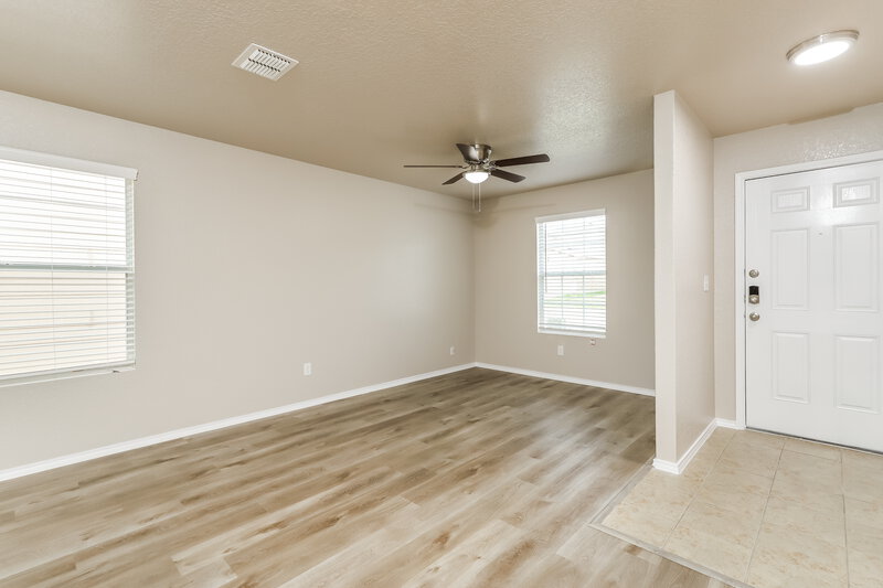 0/Mo, 24318 Invitation Oak San Antonio, TX 78261 Living Room View