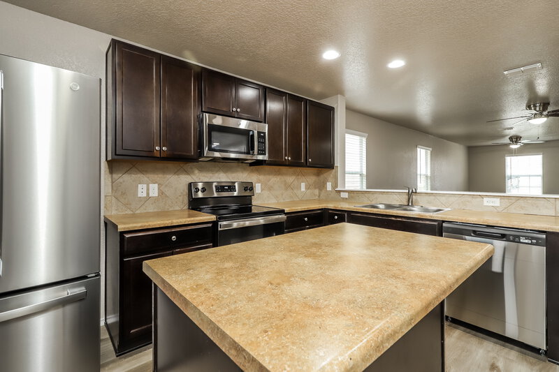 0/Mo, 24318 Invitation Oak San Antonio, TX 78261 Kitchen View 2