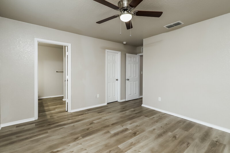 0/Mo, 24318 Invitation Oak San Antonio, TX 78261 Main Bedroom View