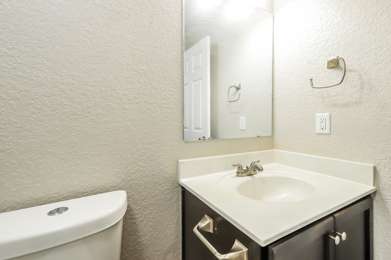 0/Mo, 24318 Invitation Oak San Antonio, TX 78261 Bathroom View