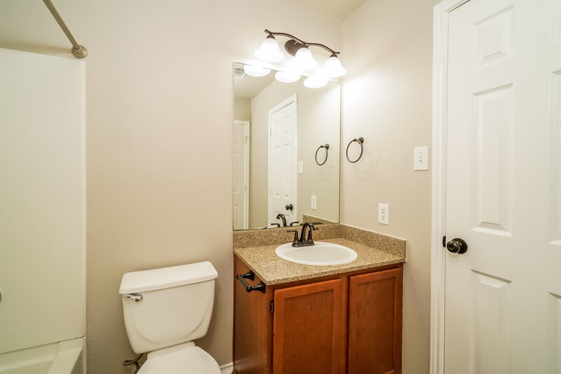 1,525/Mo, 207 Riders Walk San Antonio, TX 78227 Bathroom View