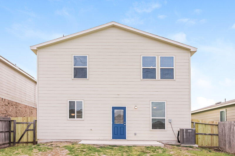 2,105/Mo, 10155 Castello Cyn San Antonio, TX 78254 Rear View