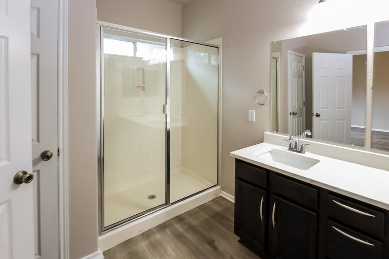 1,705/Mo, 15327 Nesting Way San Antonio, TX 78253 Main Bathroom View
