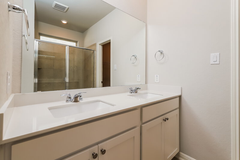 2,145/Mo, 12919 Irvin Path San Antonio, TX 78254 Main Bathroom View