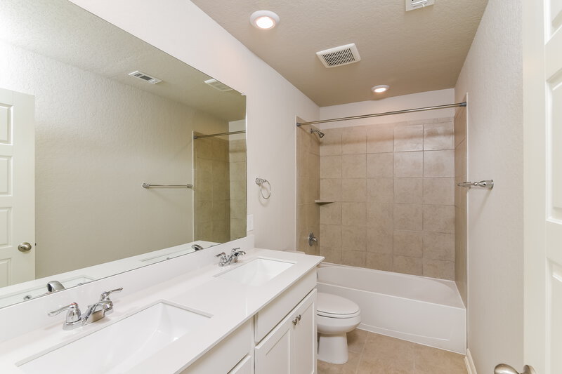 2,430/Mo, 13211 Braxon Pass San Antonio, TX 78253 Bathroom View