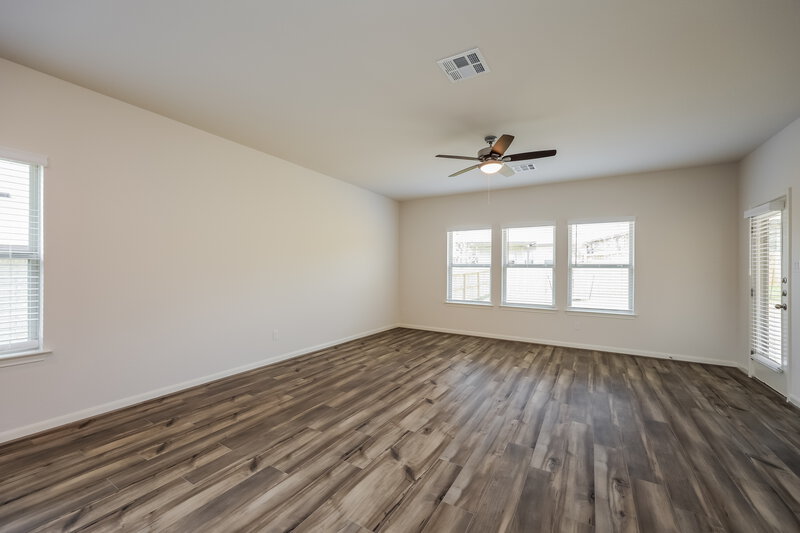 2,355/Mo, 13015 Kenish Pt San Antonio, TX 78253 Living Room View