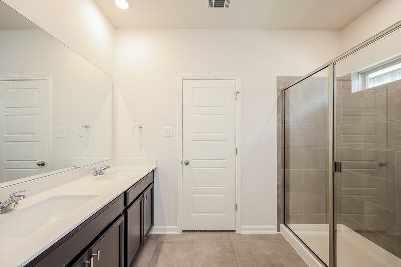 2,355/Mo, 13015 Kenish Pt San Antonio, TX 78253 Main Bathroom View