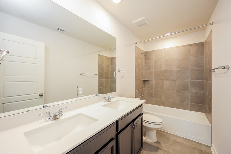 2,355/Mo, 13015 Kenish Pt San Antonio, TX 78253 Bathroom View