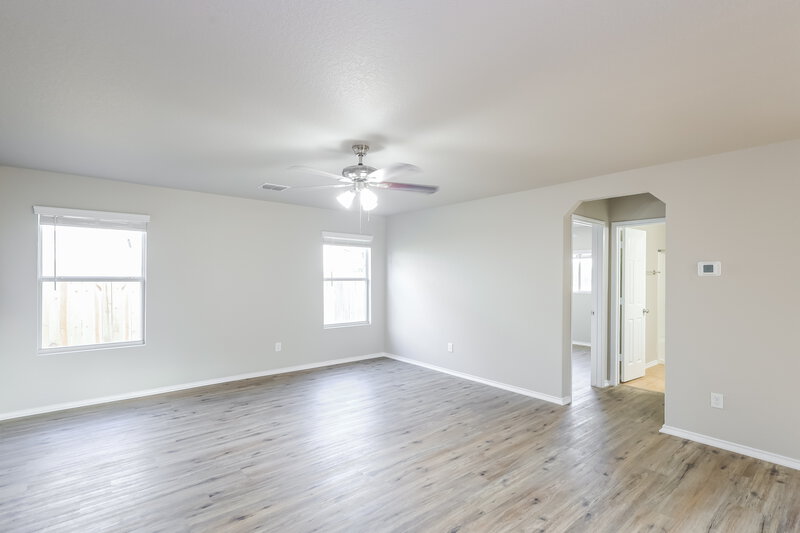 2,105/Mo, 10706 Rimfire Run Ln San Antonio, TX 78245 Living Room View 2