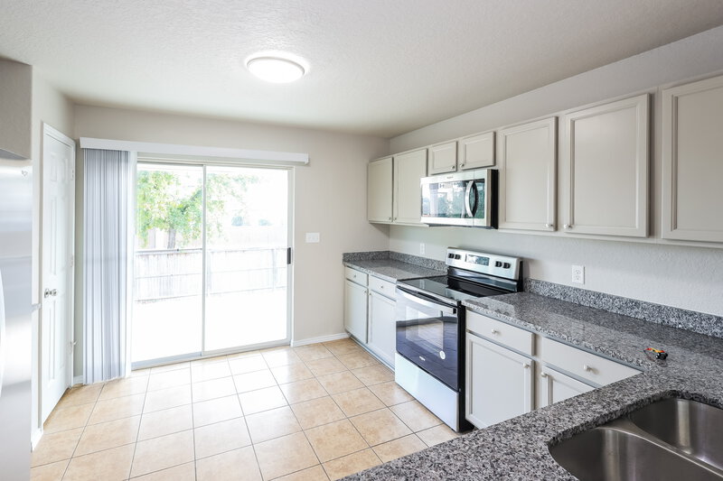 2,105/Mo, 10706 Rimfire Run Ln San Antonio, TX 78245 Kitchen View